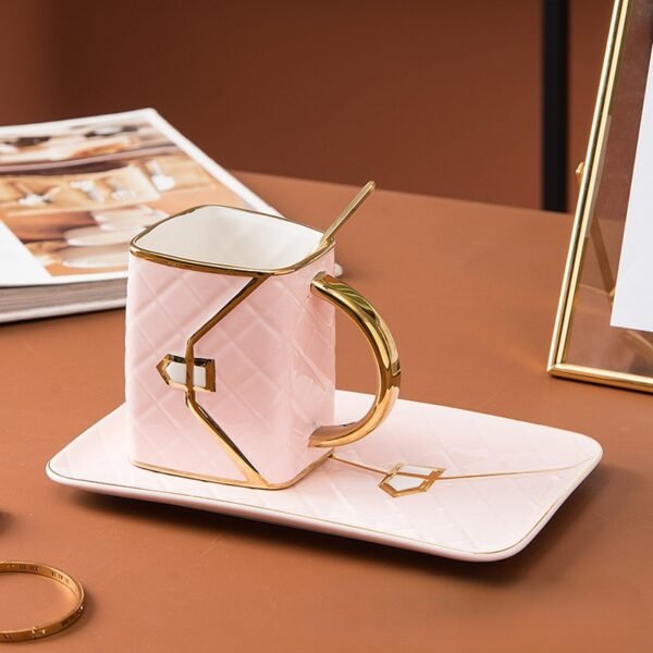 Juego de Taza y Platillo de Cerámica de Diseño "Haute Couture" - Image 6